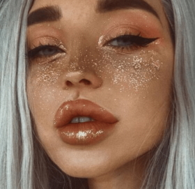 apply glitter makeup